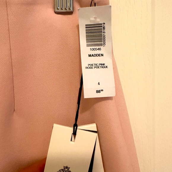 Aritzia Babaton ‘Madden skirt’. Poetic Pink. Size 4 - Picture 3 of 5